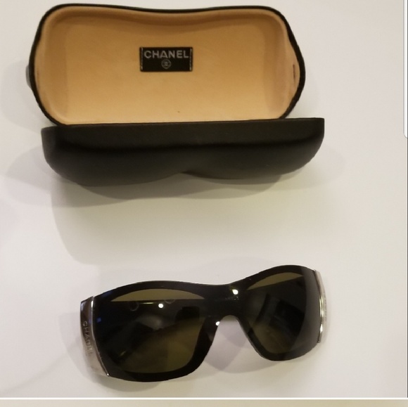 CHANEL Sunglasses Black - Picture 2 of 8